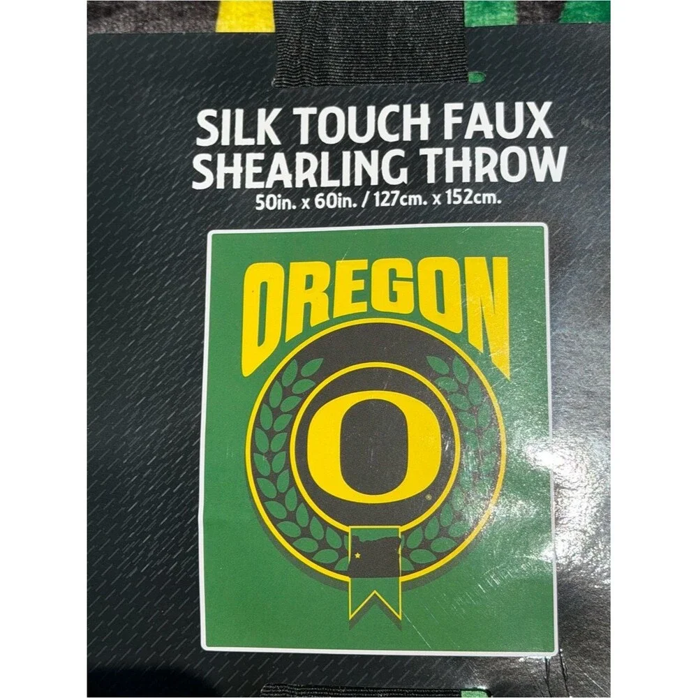 NCAA Oregon Ducks Yellow Green Black White Silk Touch Faux Shearling Throw